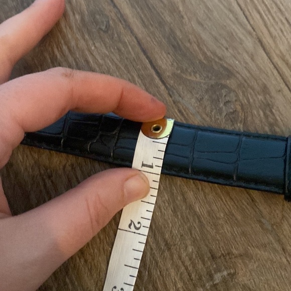 Black Croc Embossed leather ornate clasp belt Sz M/L brass buckle. - Picture 8 of 9